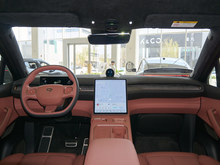 2024 εEC7 75kWh
