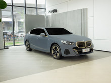 2024 R5ϵ 525Li M\b